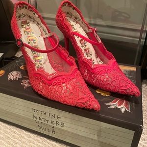 Authentic Gucci Virginia Lace Hot Pink Heels size 39.5